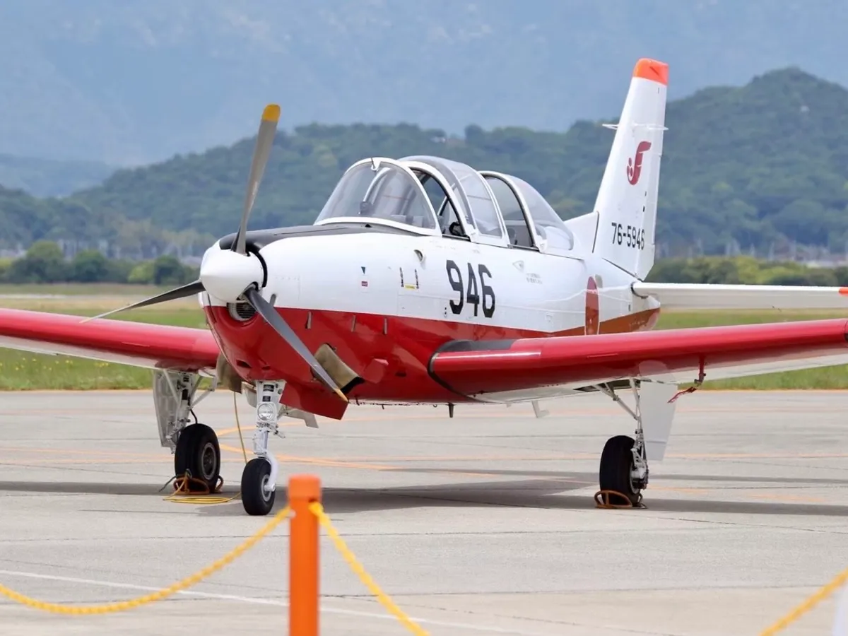 これが最初の練習機。車より先に操縦しました。