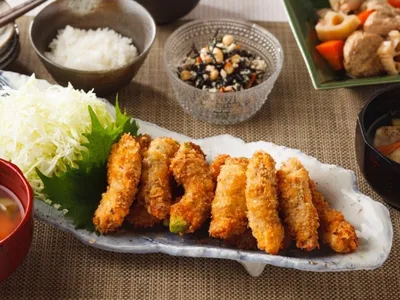 アボカドの肉巻きフライ