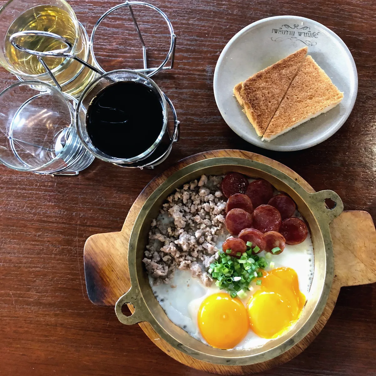 バンコク市内のカフェで注文したカイガタ。