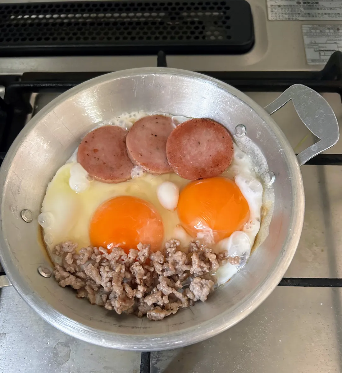 専用の鍋はタイの市場で購入しました。