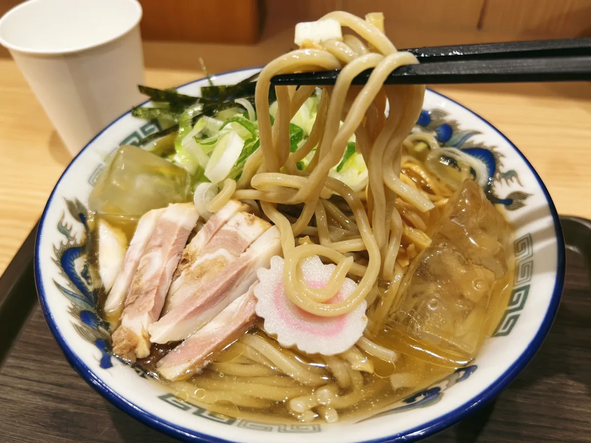 中太麺がもちもち、食べ応えあります