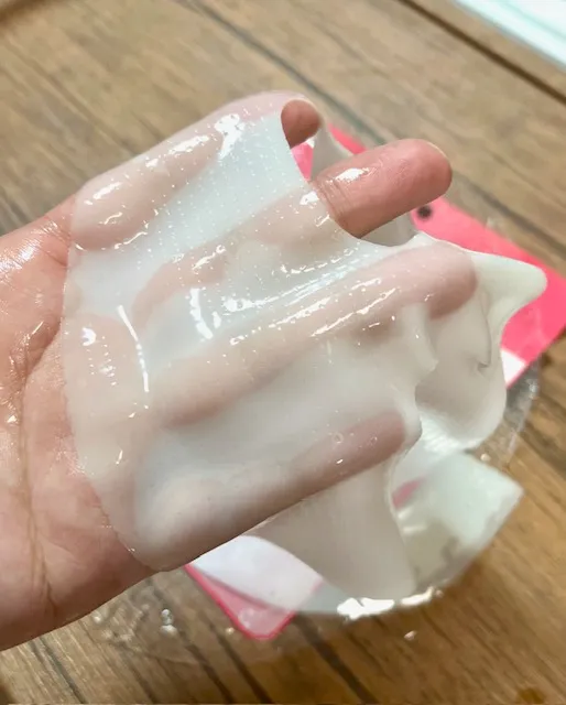 マスク使用前　厚みがあってプルプルな感触