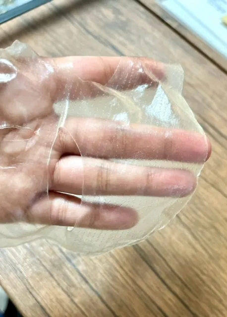 マスク使用後　透明なビニールみたいになります