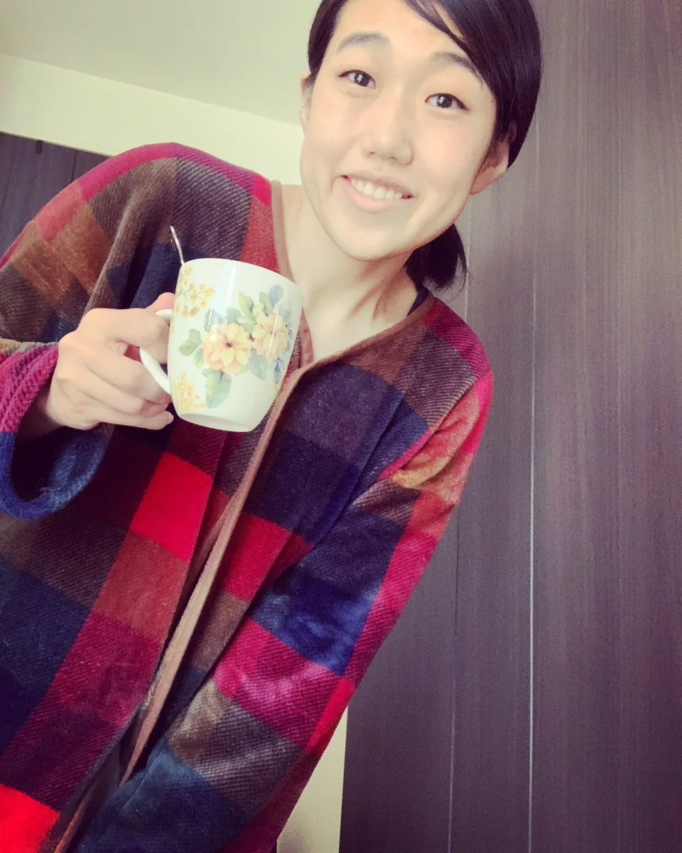 別荘だから思いっきり両手でカーテンも窓も開けちゃって「ああ軽井沢の空気おいしい」って言って別荘ごっこ楽しいのよー!
