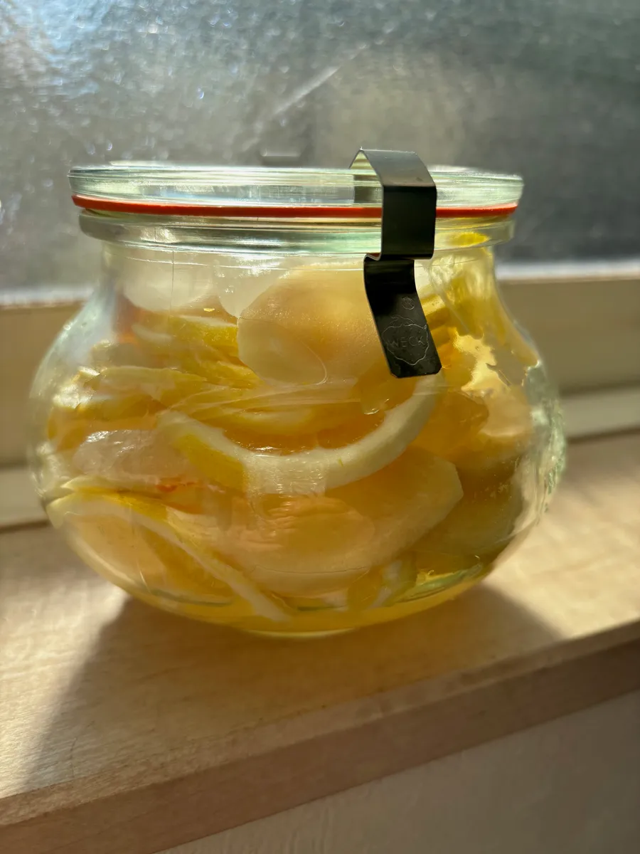 蜂蜜を切らしていたので氷砂糖で自家製レモネード。この後透明で綺麗なシロップができました。