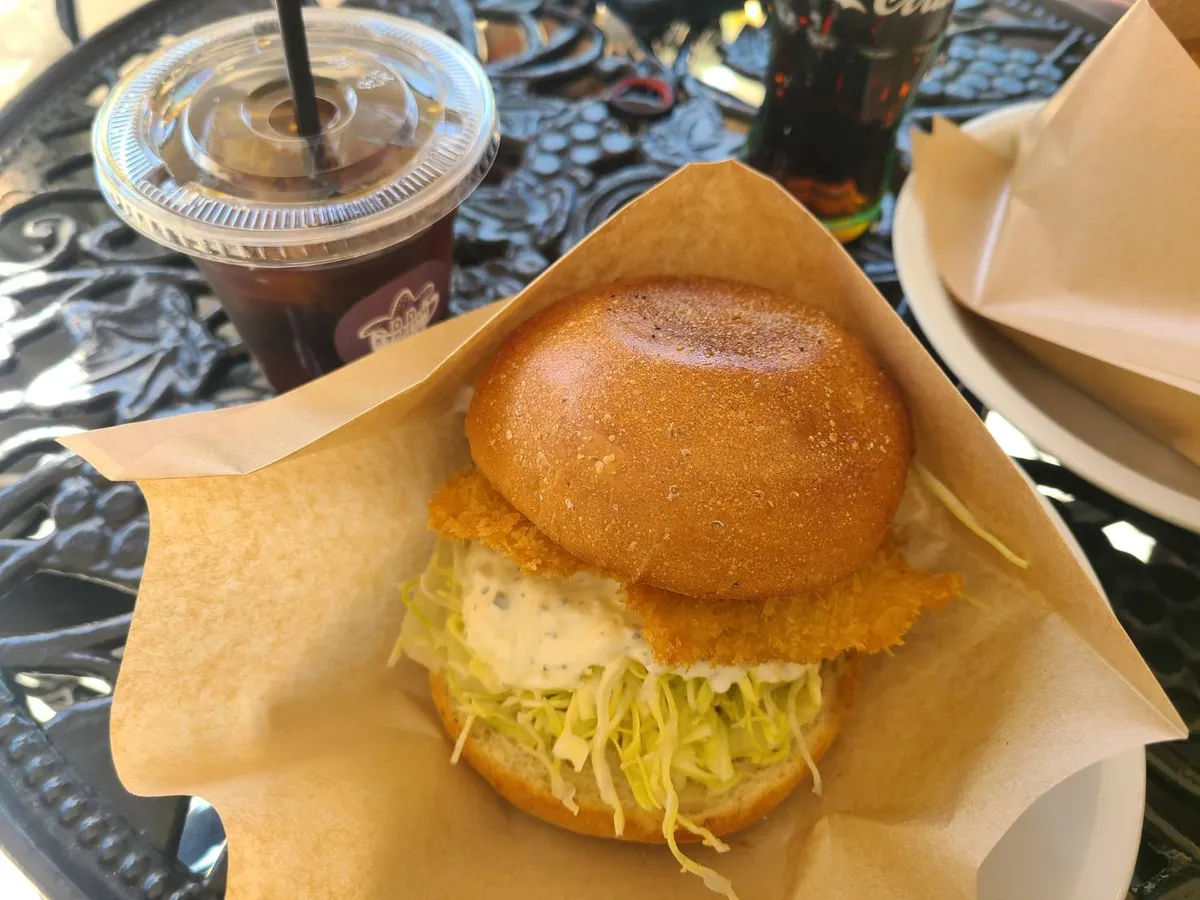 「Starfish and Coffee」のフィッシュバーガー