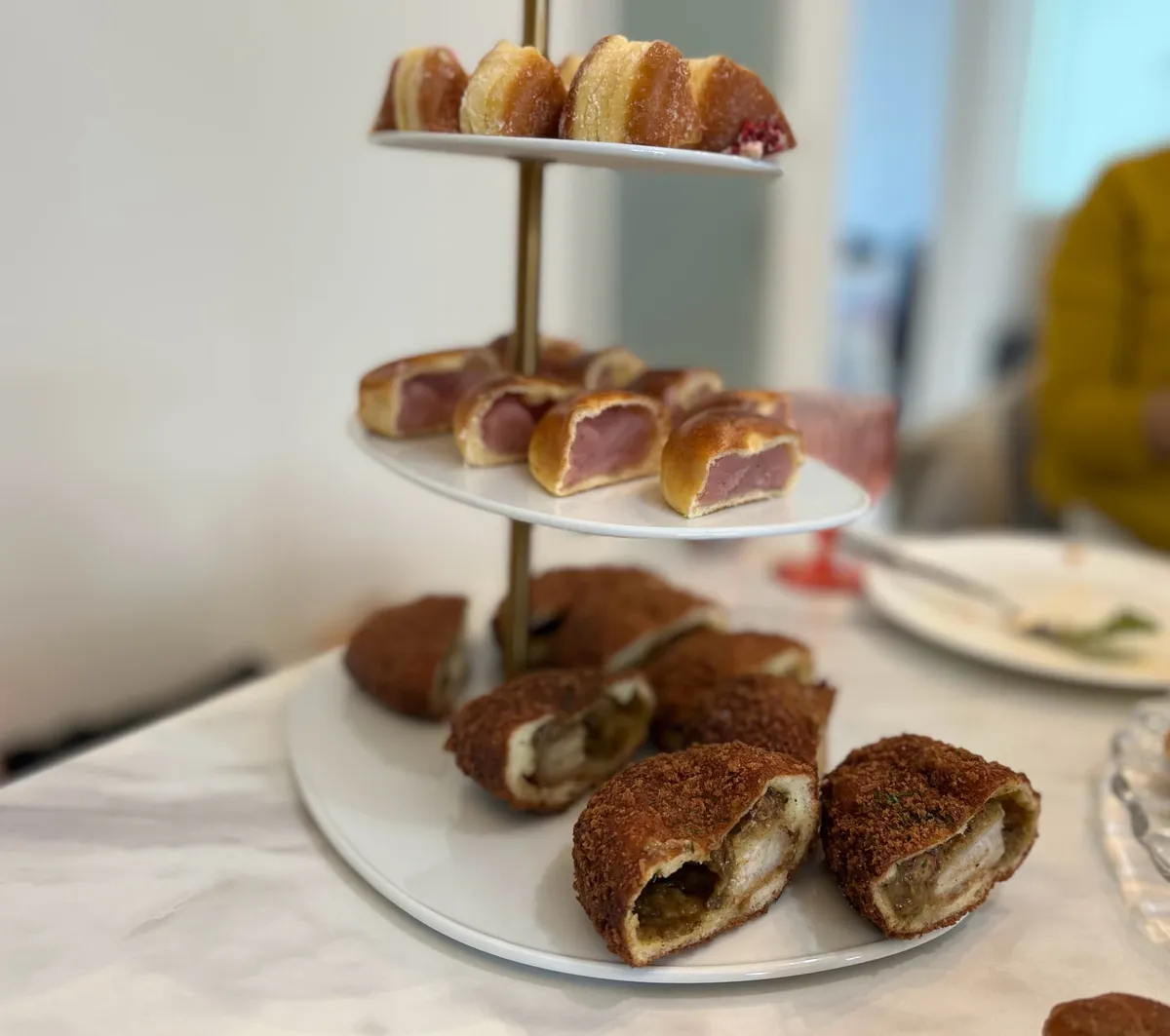 Zopf・生ドーナッツ、桜あんぱん、カツカレーパン、カレーパン（なかぱんさん）