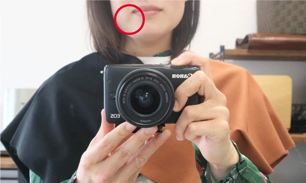 黒い服が多かったけど、ブラウン系に比べて口周りのたるみが目立つと判明。ギャー！