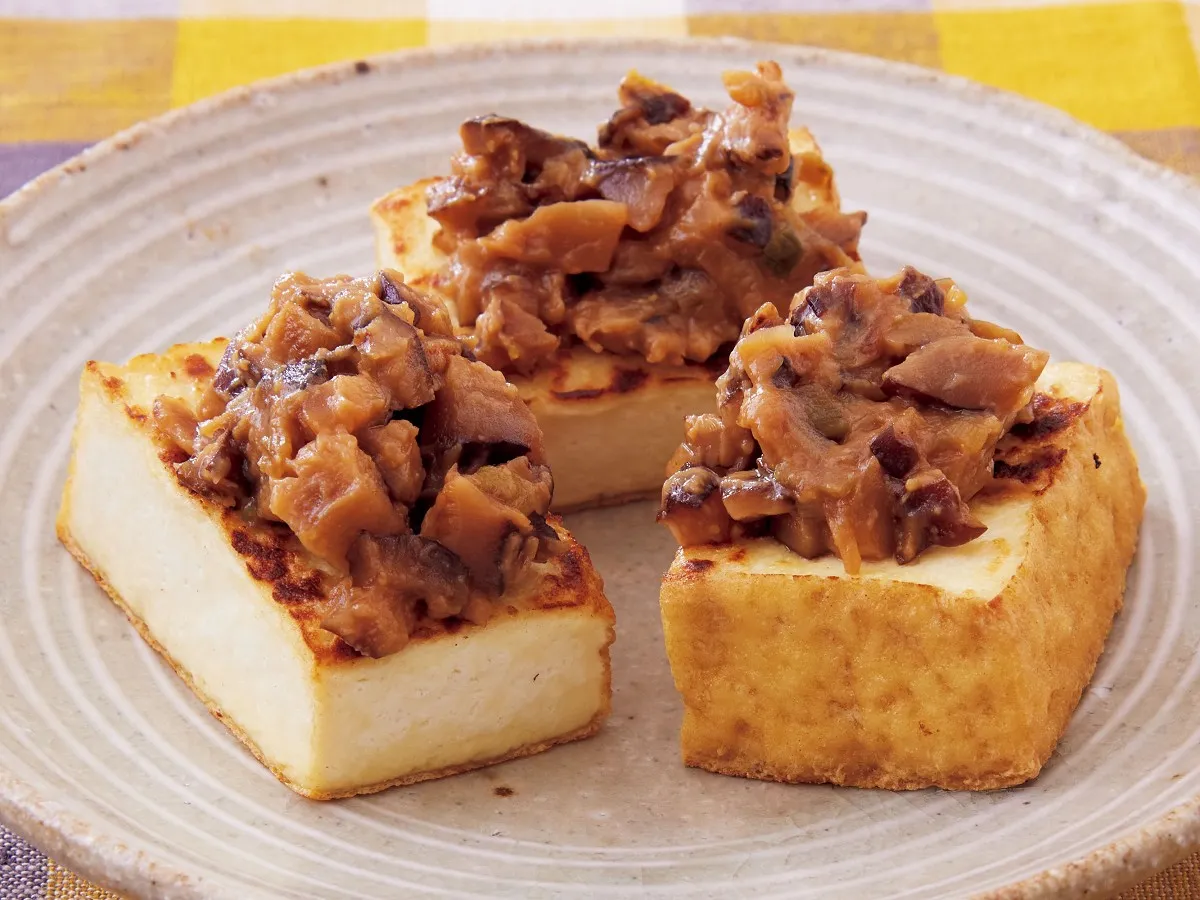 焼き厚揚げ　しいたけみそのせ