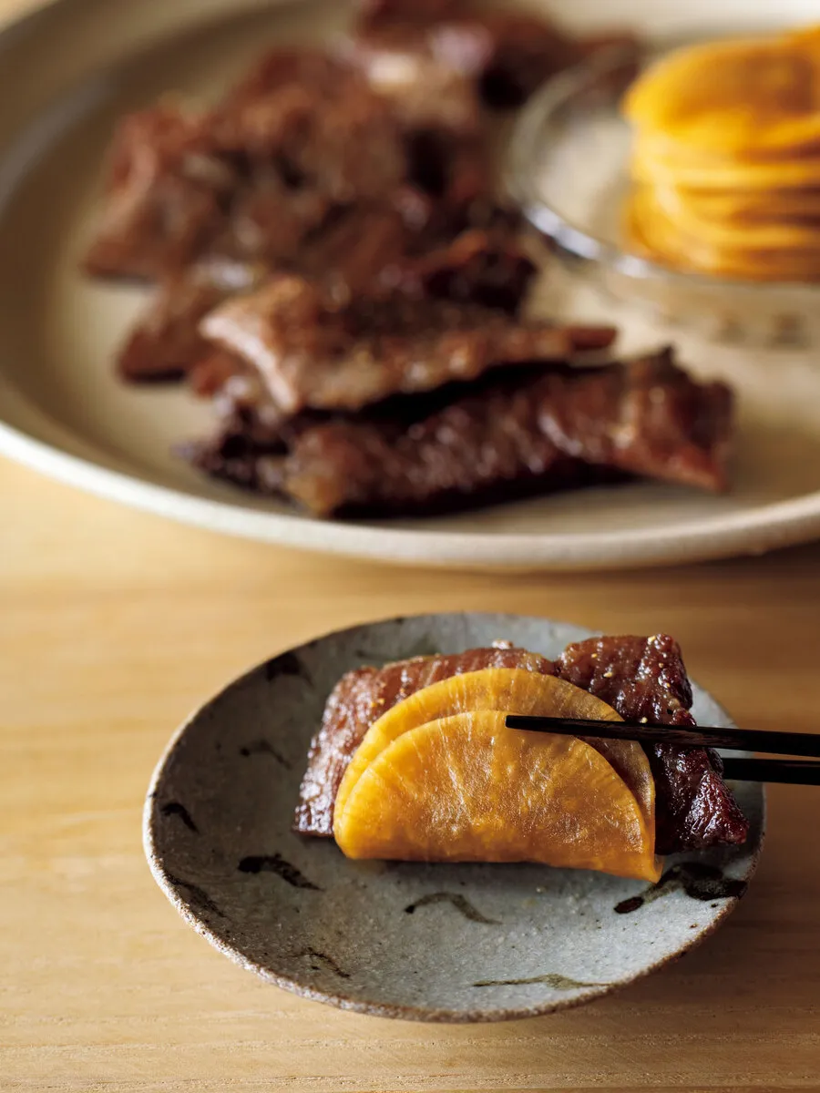 焼き肉を巻いたり