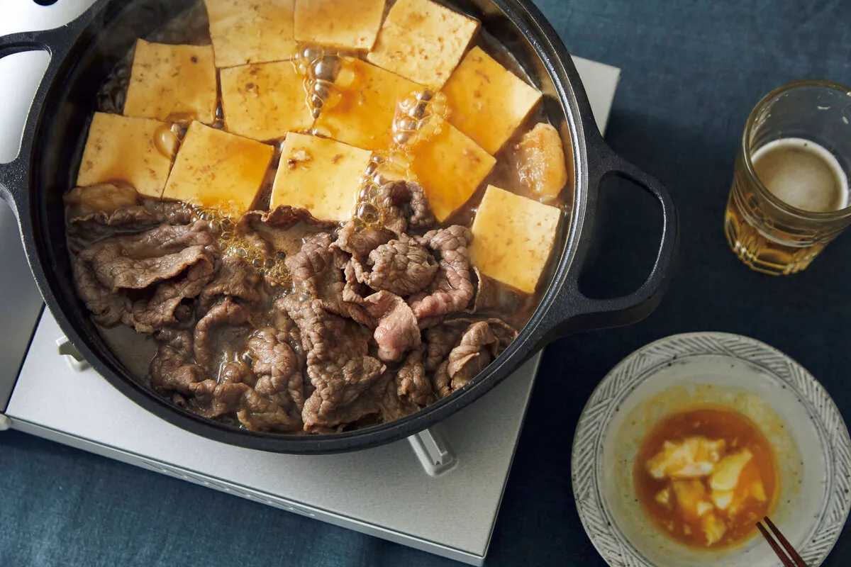 肉と豆腐をいっしょに入れる