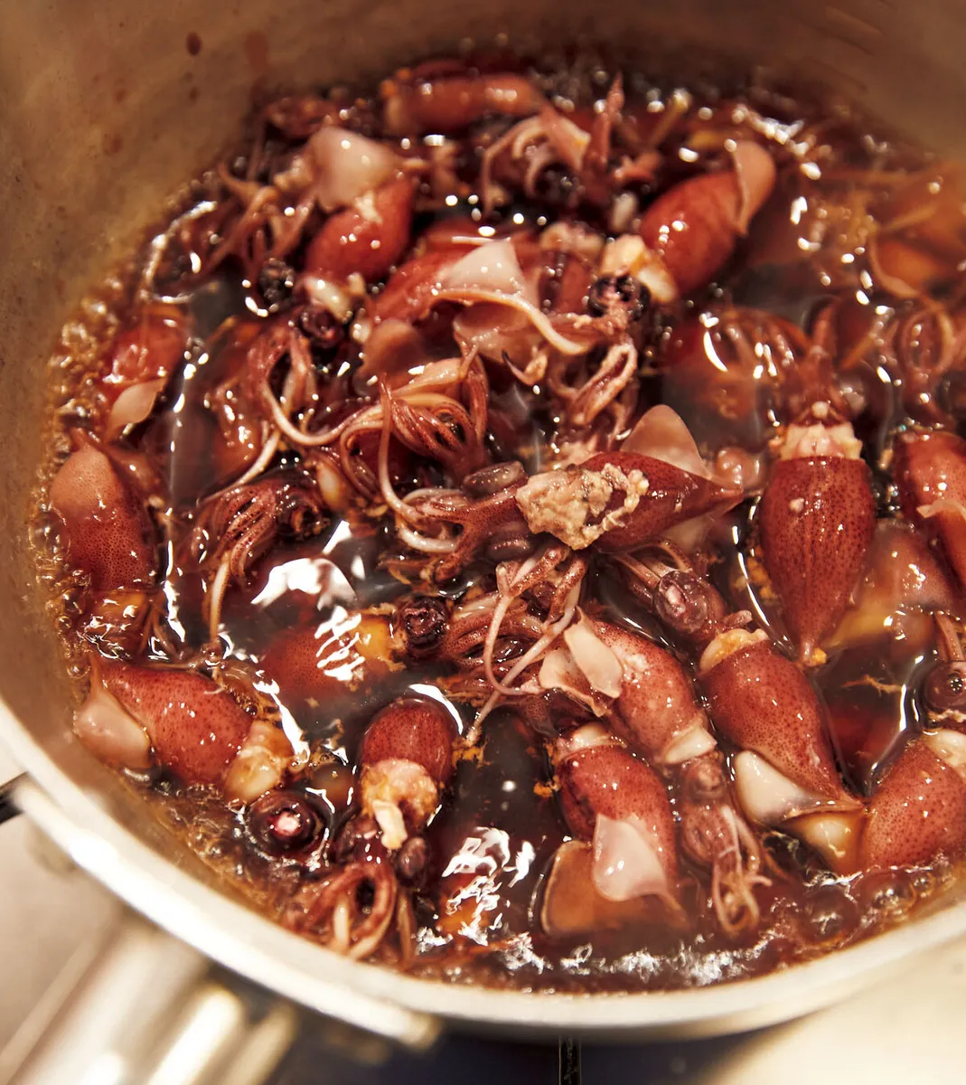煮立ったら火を止めて、さましながら味を含ませる
