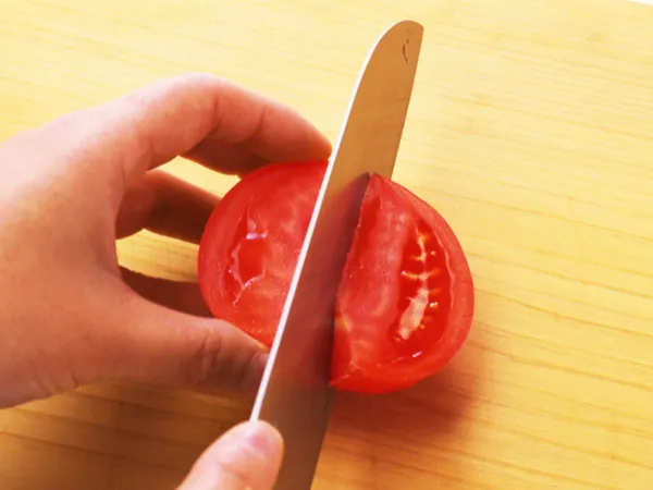 トマトのくし形切り　切り方